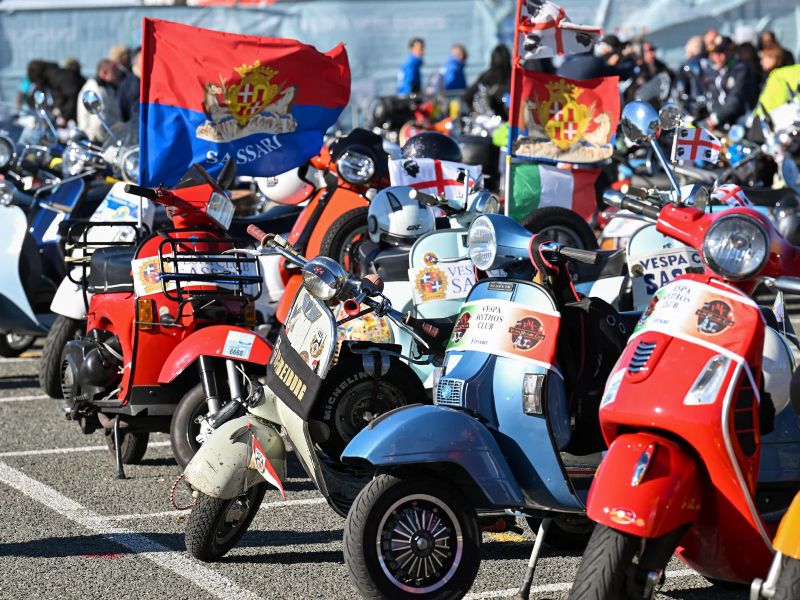 92977136.jpg EH-Vespa-World-Club-D-.jpg